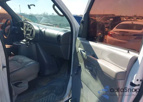 2002 Ford E-250 Commercial/Recreational z USA, uszkodzony, nr VIN 1FTNE24L92HA58605